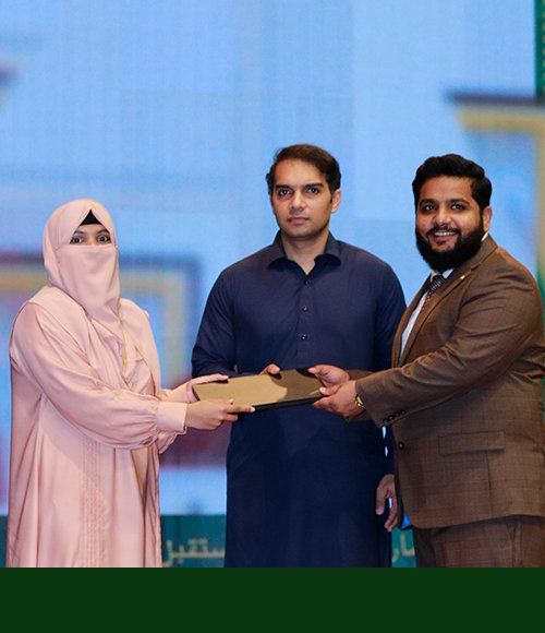 Syeda Aiman receiving her award at a PFTP ceremony